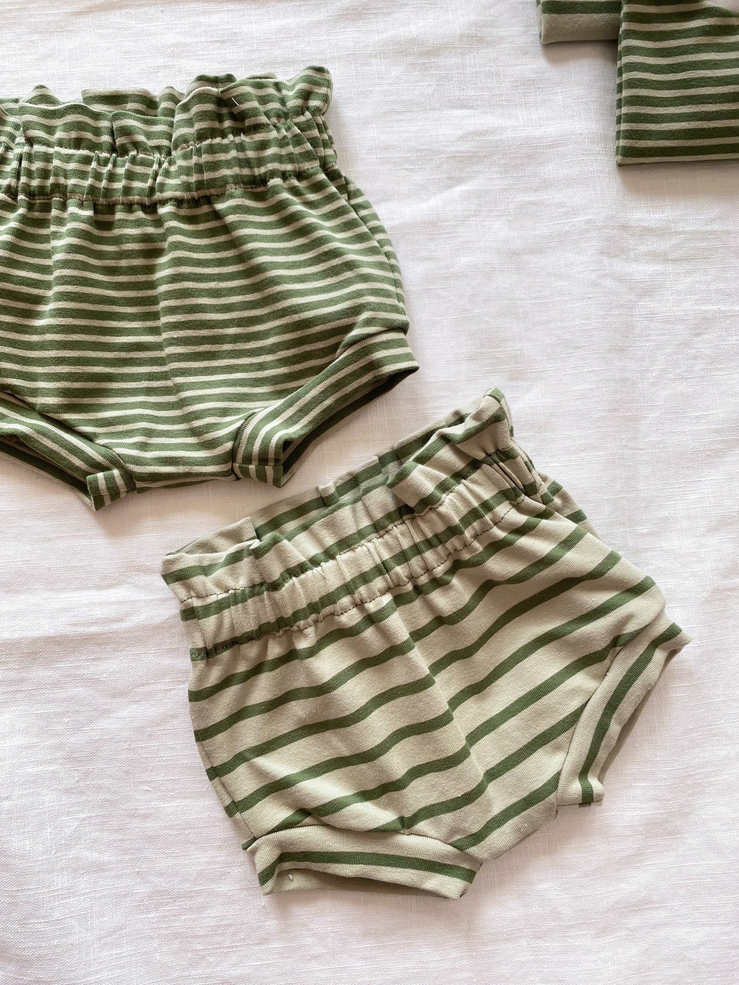 Girly ruffle shorts / olive stripes