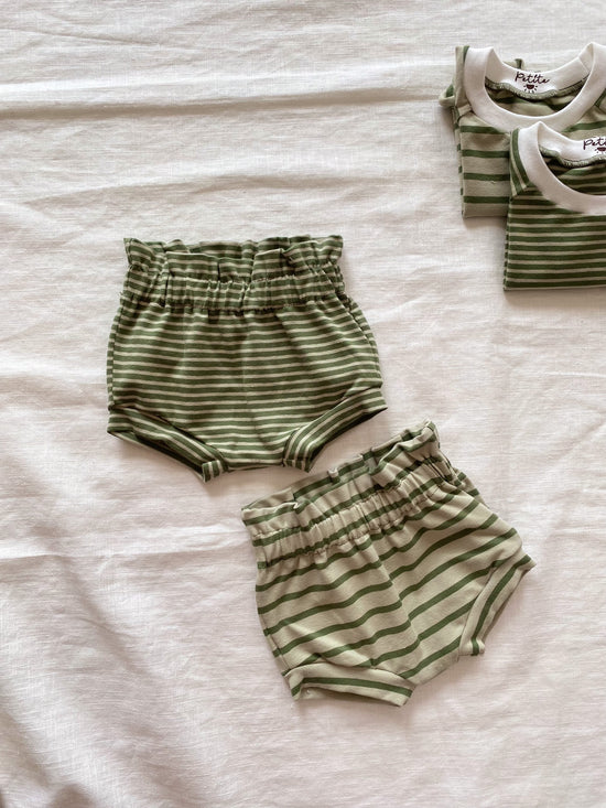 Girly ruffle shorts / olive stripes