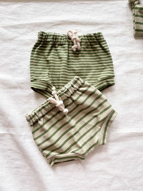 Load image into Gallery viewer, Baby boy shorts / olive stripes
