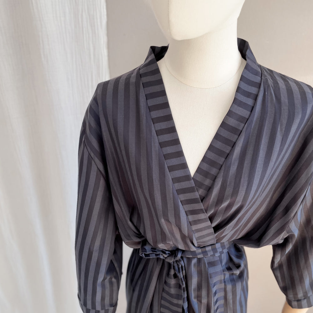 
                      
                        Stripe viscose kimono / midnight
                      
                    