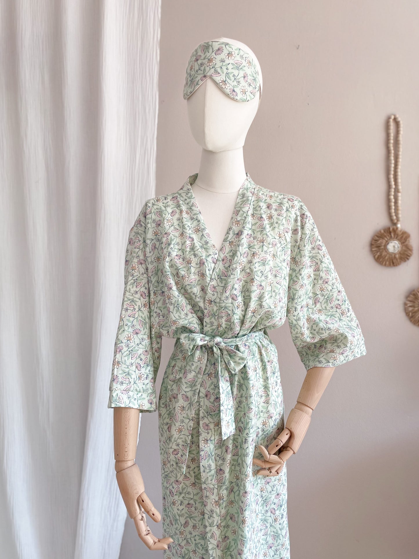 Load image into Gallery viewer, Linen + viscose kimono / mint
