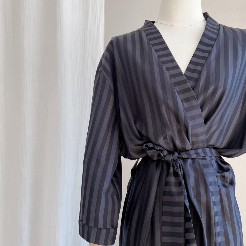 
                      
                        Stripe viscose kimono / midnight
                      
                    