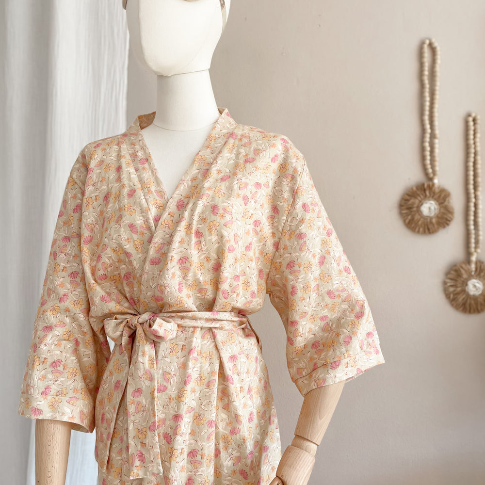 
                      
                        Linen + viscose kimono / pistachio
                      
                    