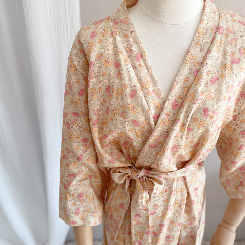 
                      
                        Linen + viscose kimono / pistachio
                      
                    