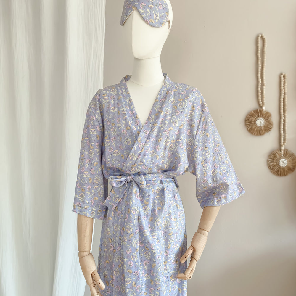 
                      
                        Linen + viscose kimono / blue
                      
                    