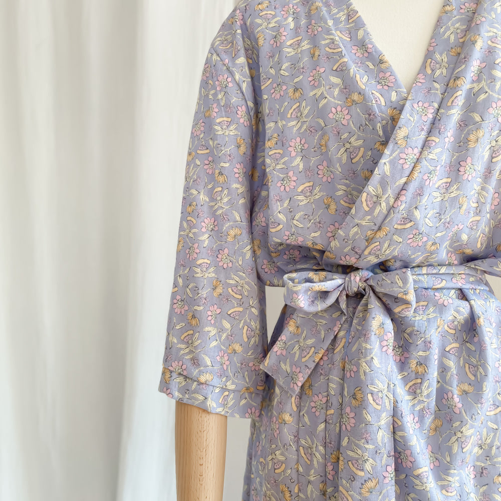 
                      
                        Linen + viscose kimono / blue
                      
                    