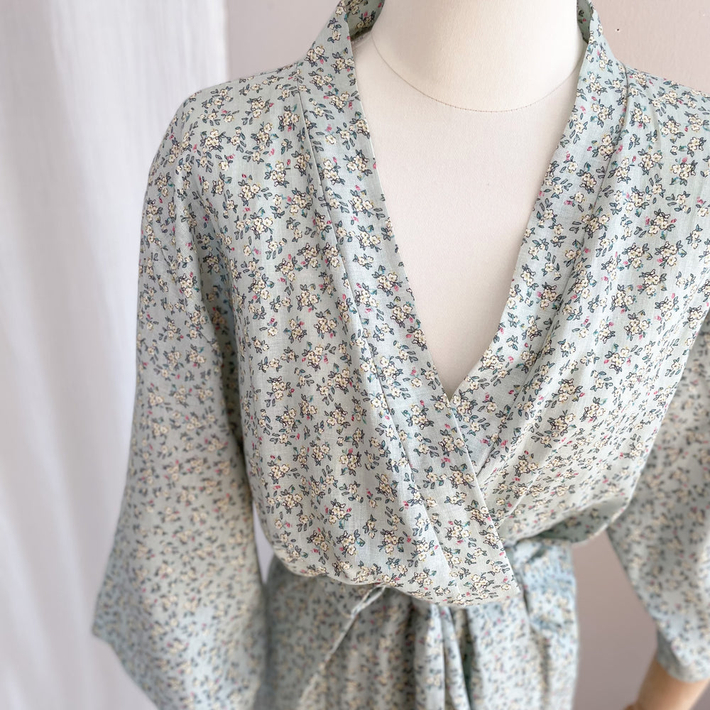 
                      
                        Linen + viscose kimono / little flowers - mint
                      
                    