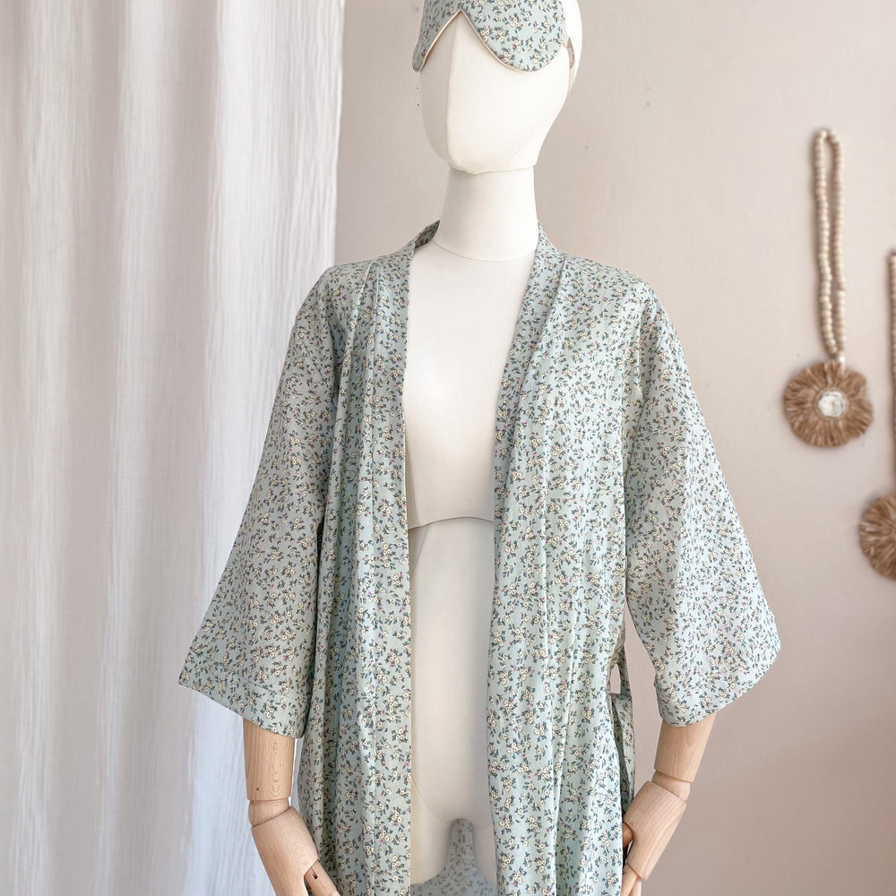 
                      
                        Linen + viscose kimono / little flowers - mint
                      
                    