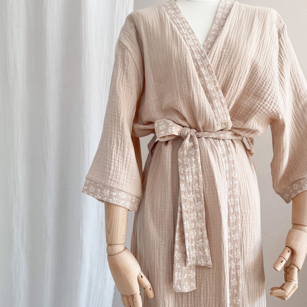 
                      
                        Muslin kimono /  beige
                      
                    