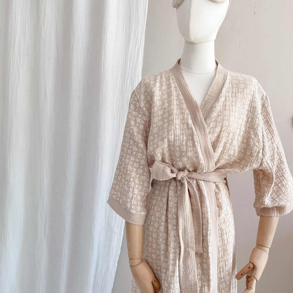 
                      
                        Muslin kimono /  branches - beige
                      
                    