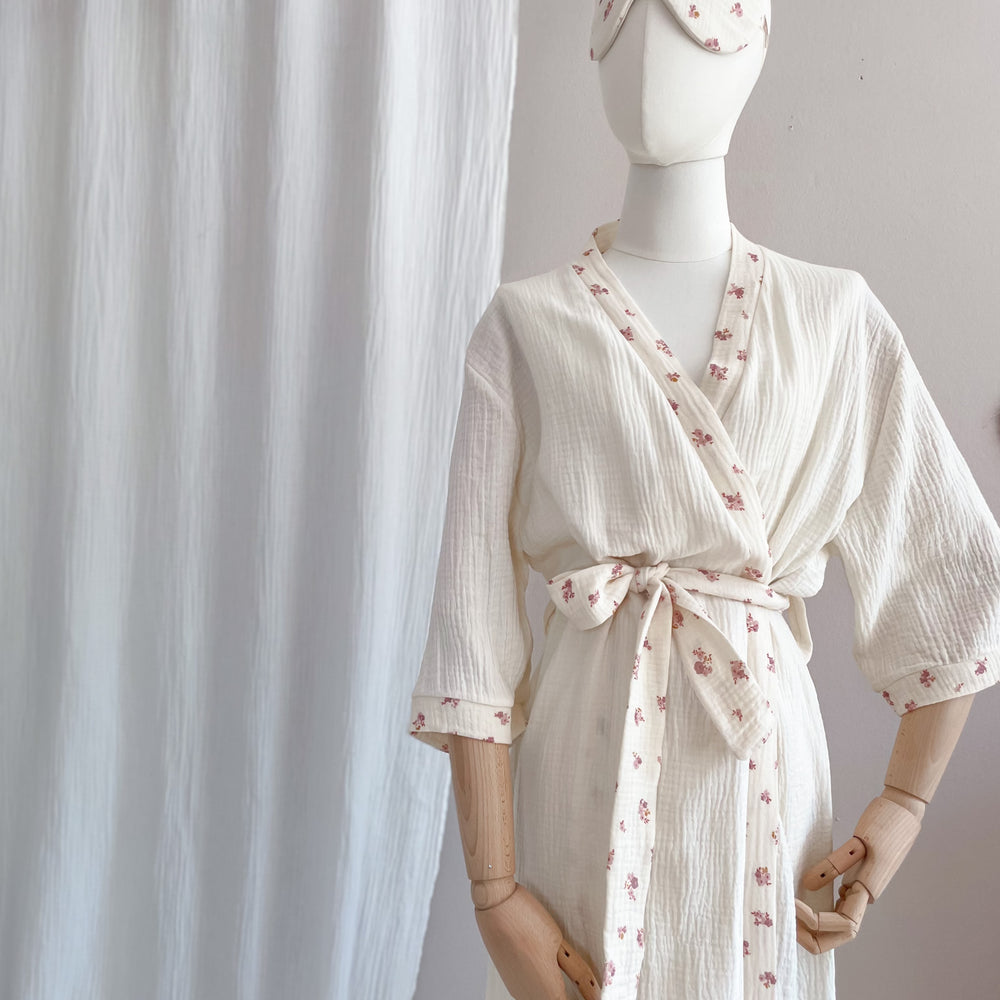 
                      
                        Muslin kimono /  ecru
                      
                    