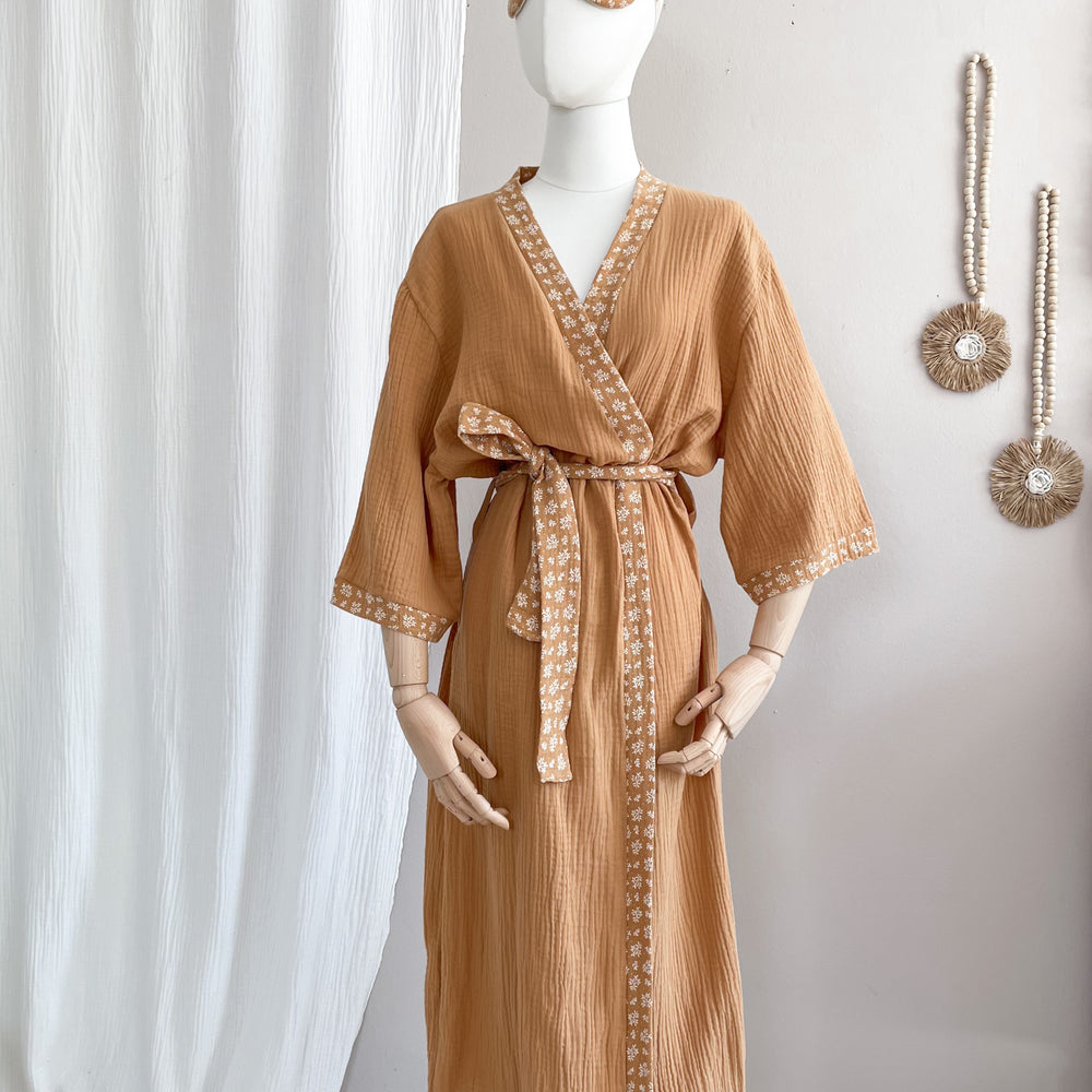 
                      
                        Muslin kimono /  caramel
                      
                    