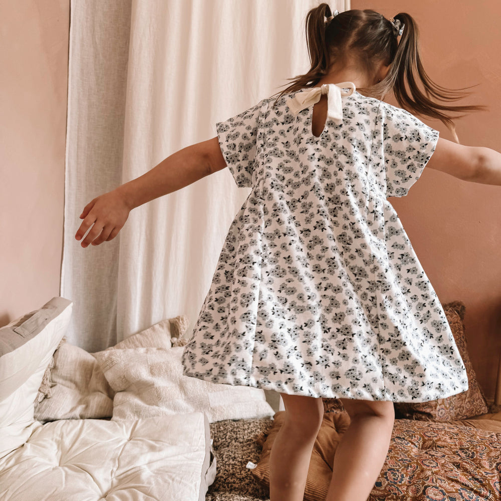 
                      
                        Malia linen dress / tiny flowers - ivory + light blue
                      
                    