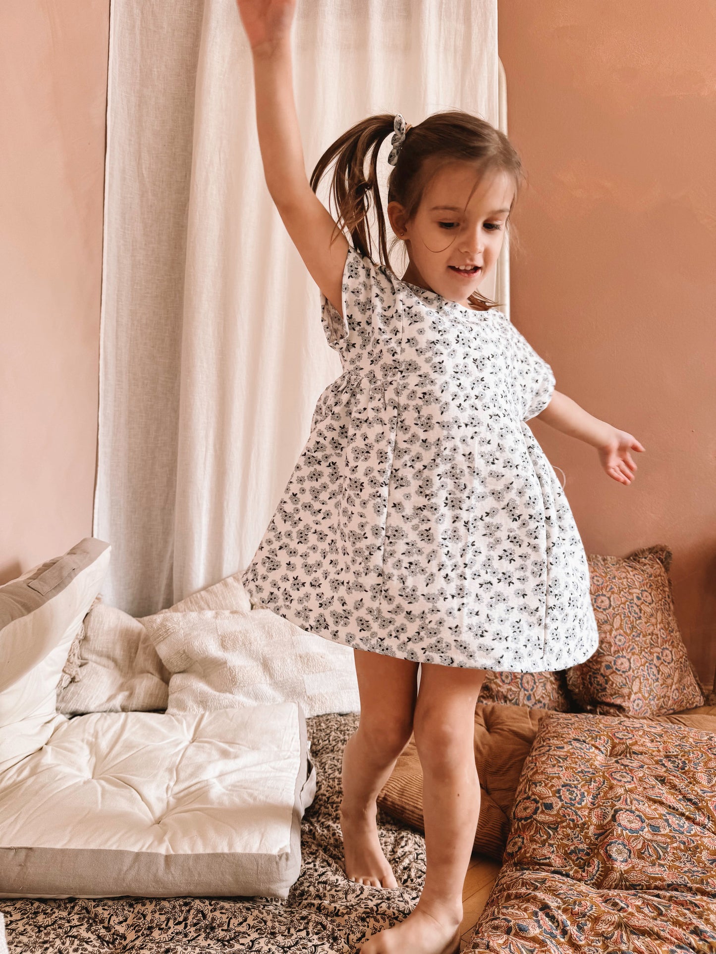 Malia linen dress / tiny flowers - ivory + light blue