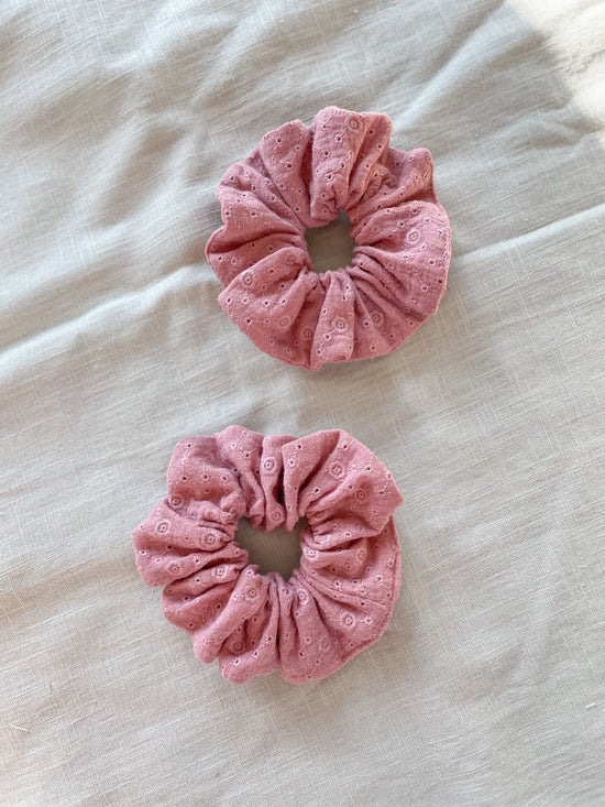 Muslin Scrunchie / embroidered rose