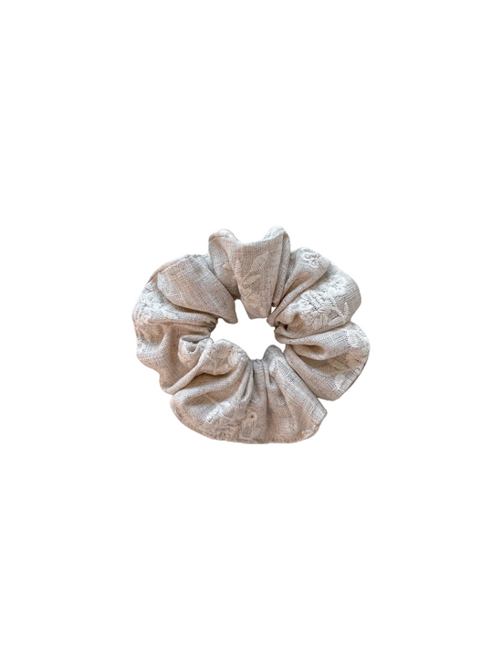 Load image into Gallery viewer, Scrunchie / embroidered linen
