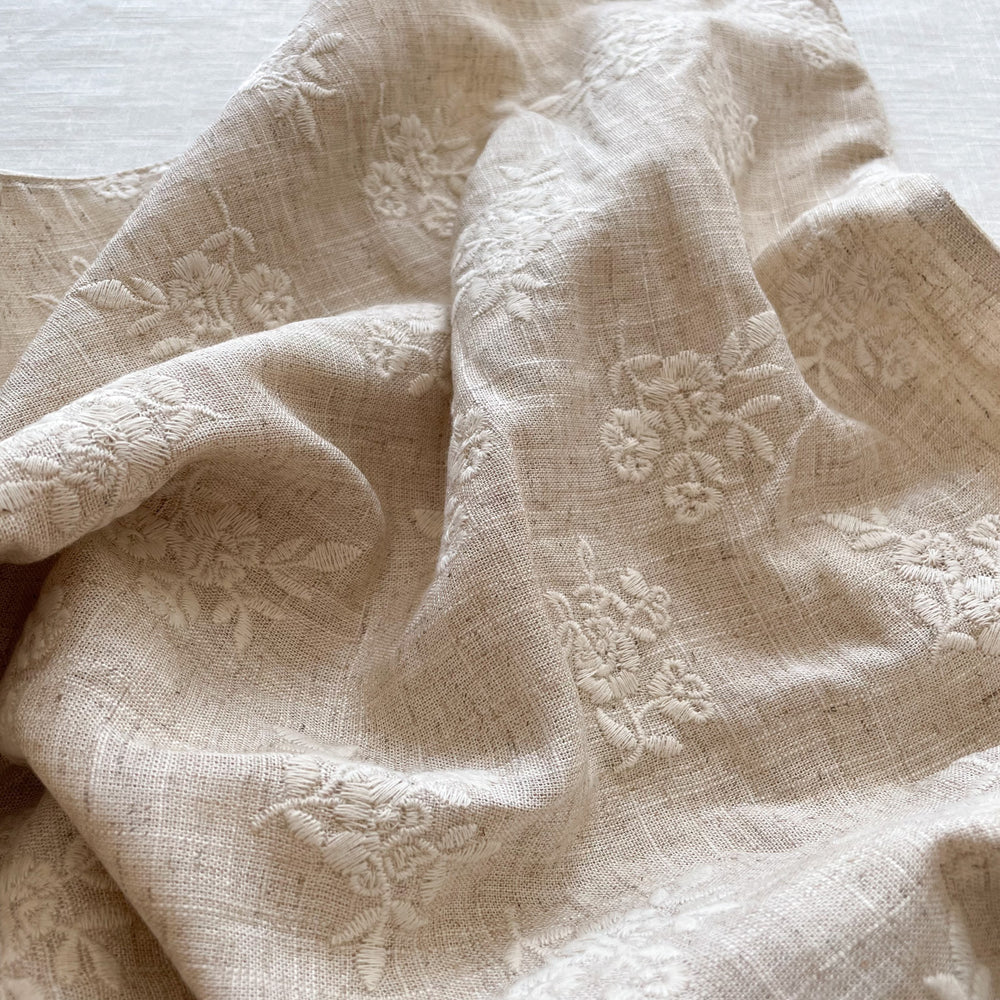 
                      
                        Baby blanket / linen embroidered bouquets
                      
                    