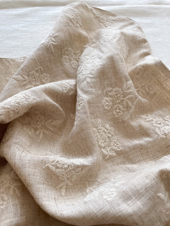 Baby blanket / linen embroidered bouquets