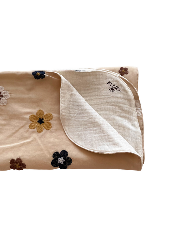 Load image into Gallery viewer, Baby blanket / embroidered boho flowers - beige
