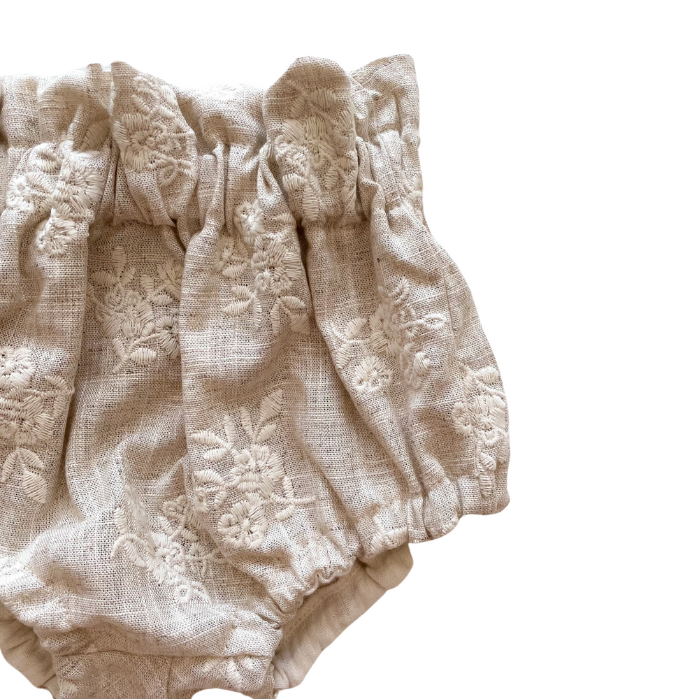 
                      
                        Baby bloomers / linen embroidered bouquets
                      
                    