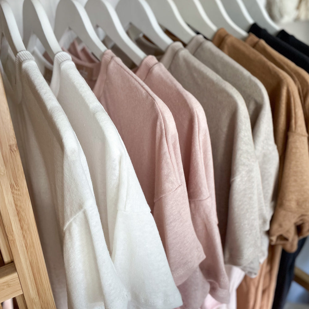 
                      
                        Linen t-shirt / blush
                      
                    