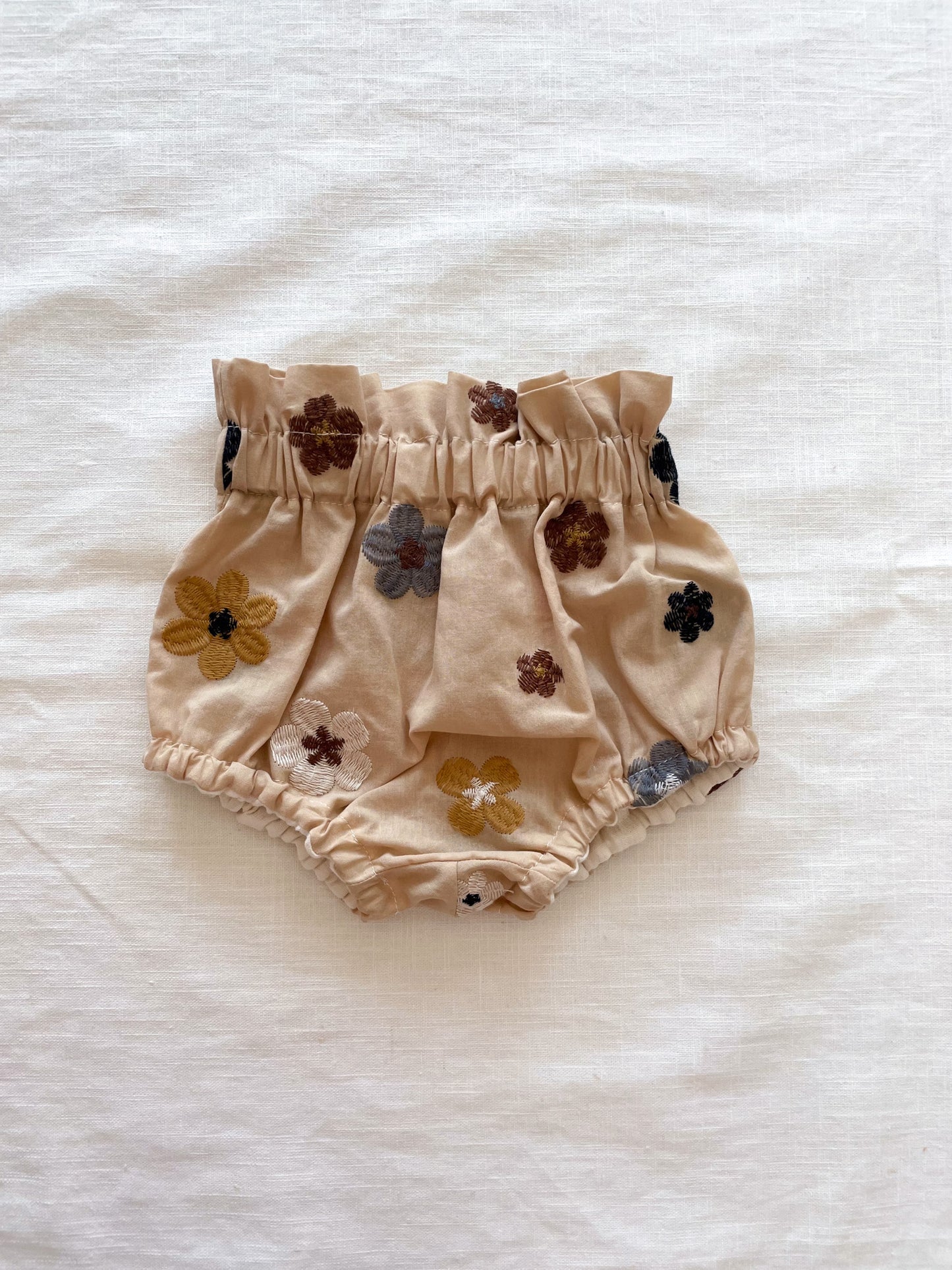 Baby bloomers / embroidered boho flowers - beige