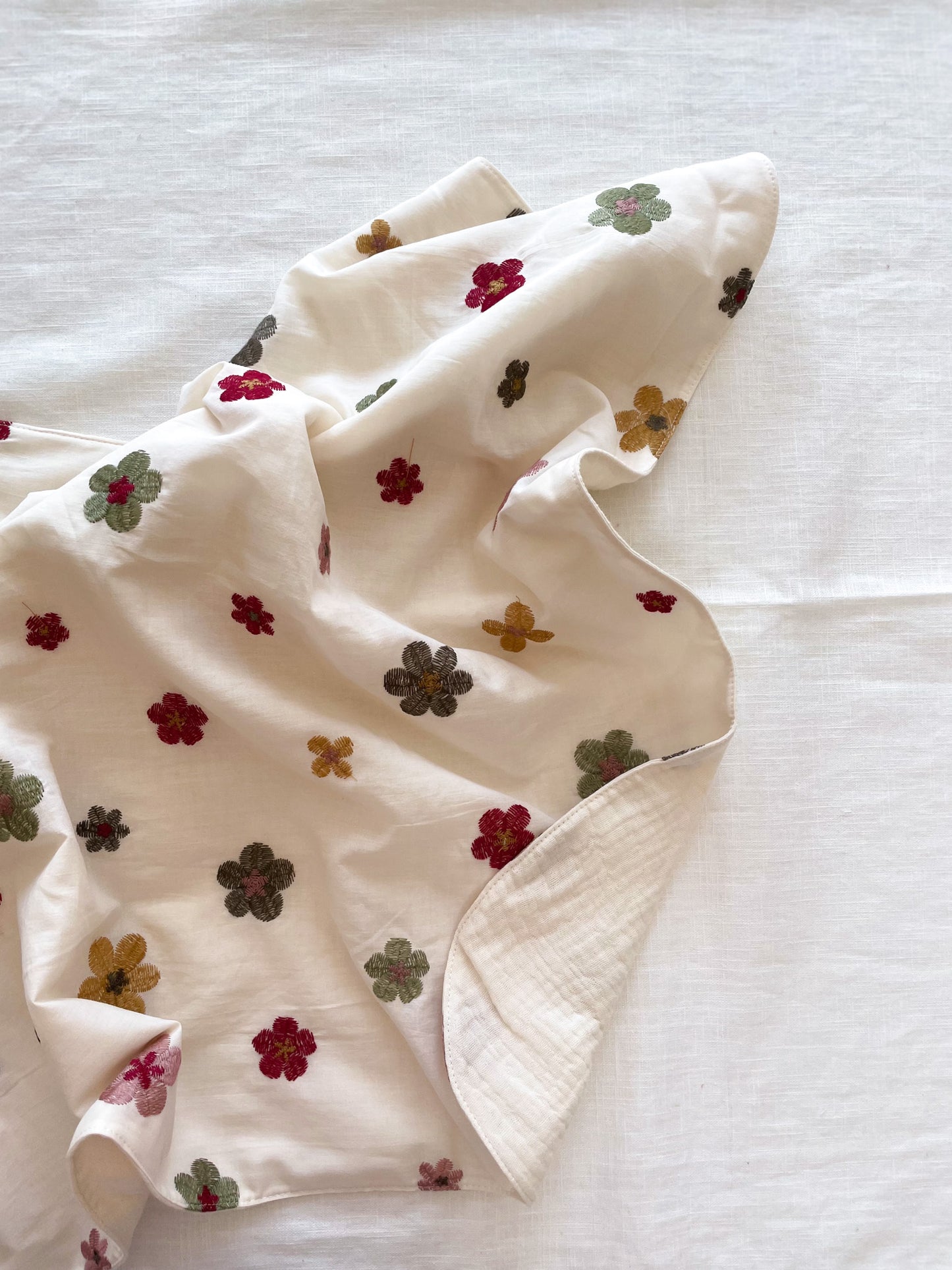 Baby blanket / embroidered boho flowers