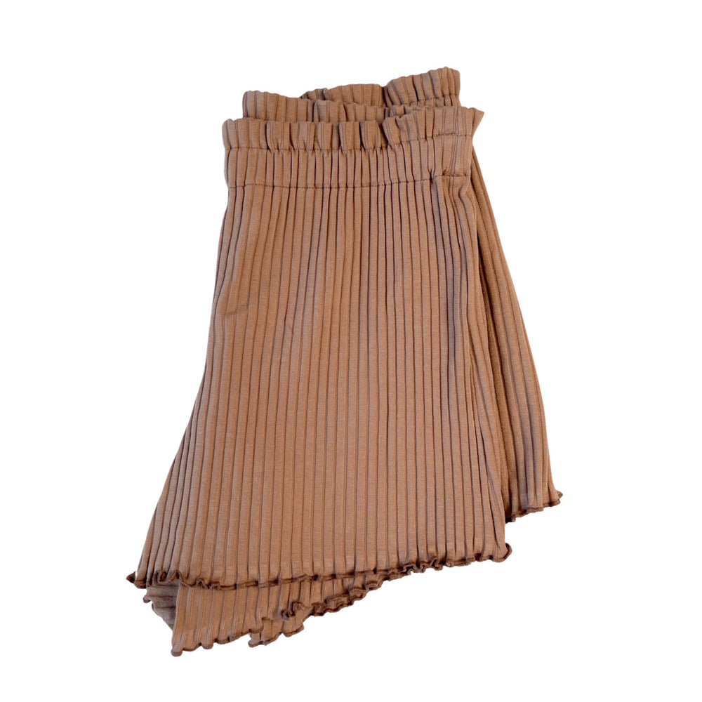 Ribbed ruffle shorts / caramel