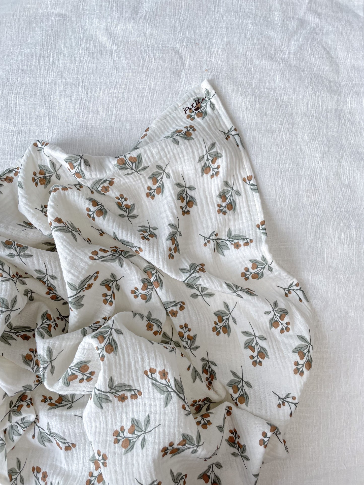 Load image into Gallery viewer, Baby swaddle / winter branches
