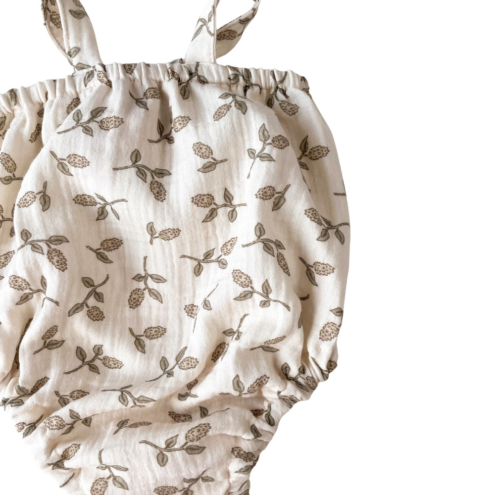 Muslin romper / simple flowers