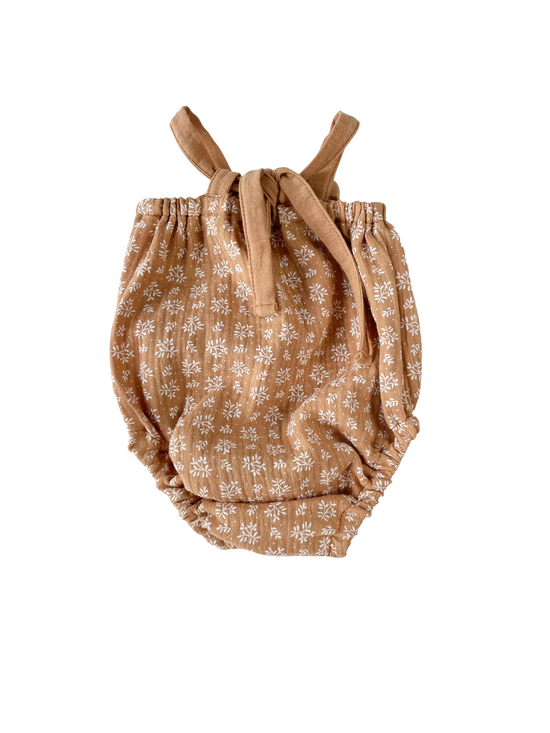Load image into Gallery viewer, Muslin romper / branches - caramel

