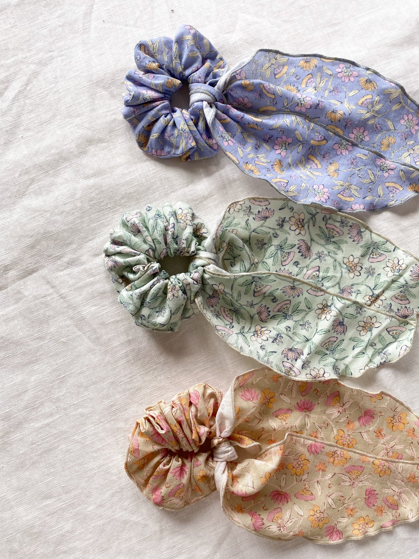 Wide viscose scrunchie + bow / linen