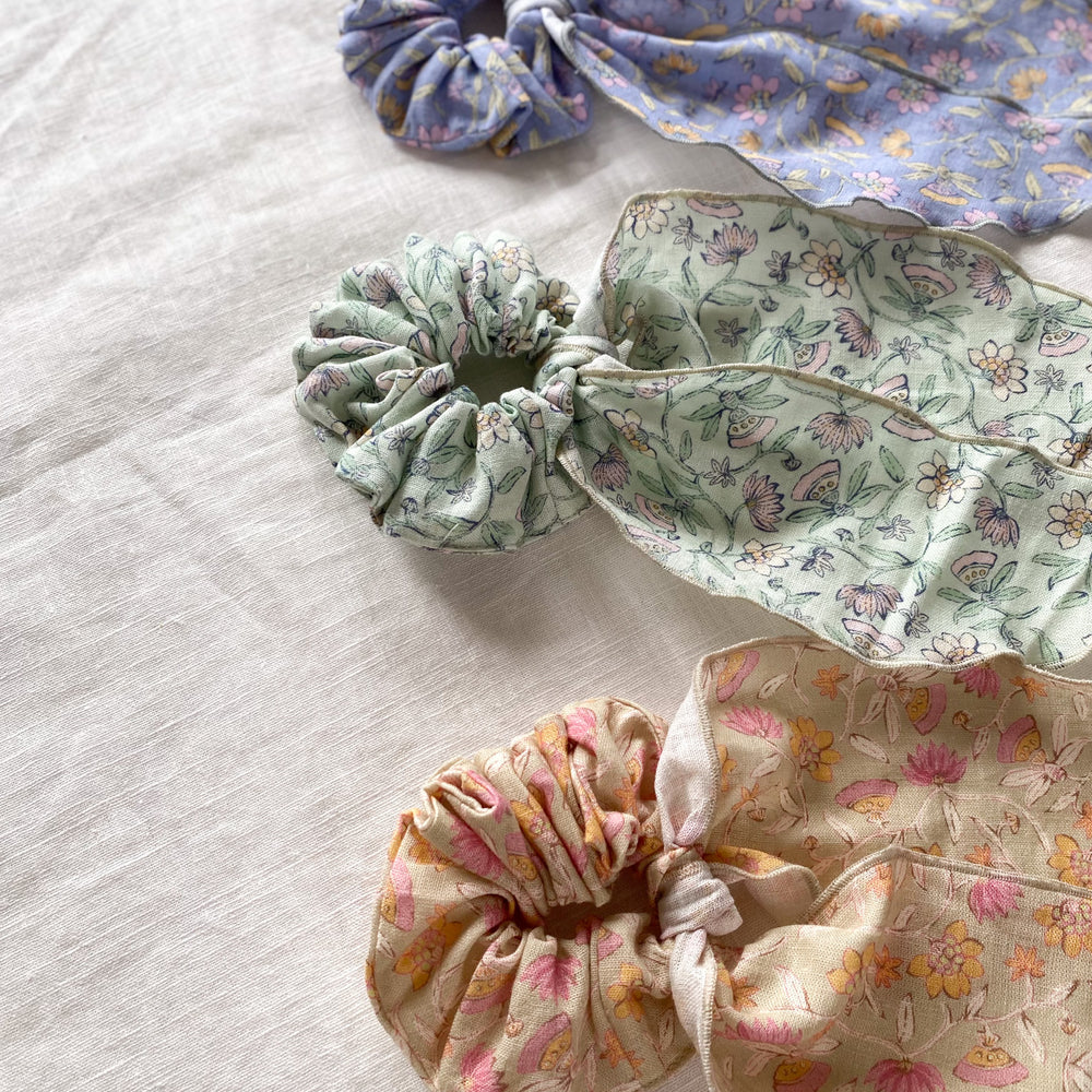 
                      
                        Wide viscose scrunchie + bow / linen
                      
                    