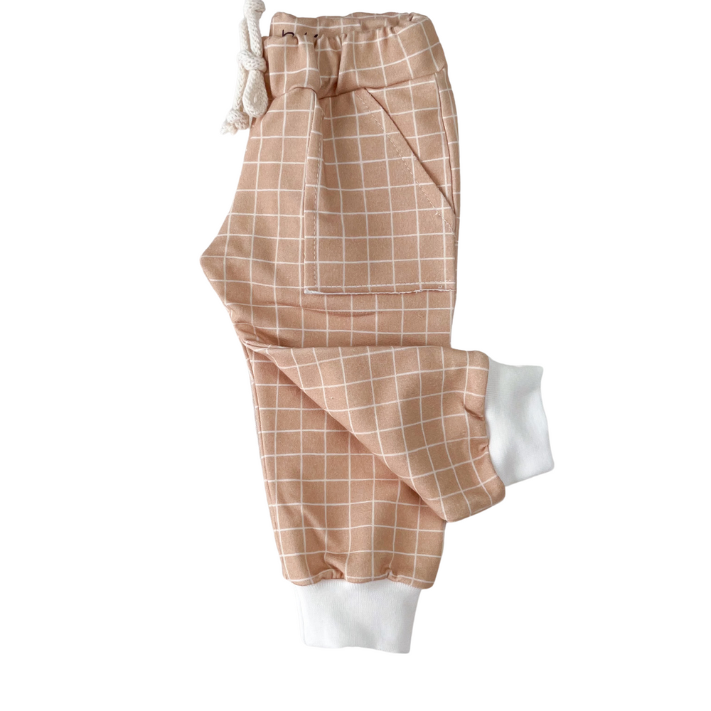 
                      
                        Baby sweatpants / caramel checkers
                      
                    