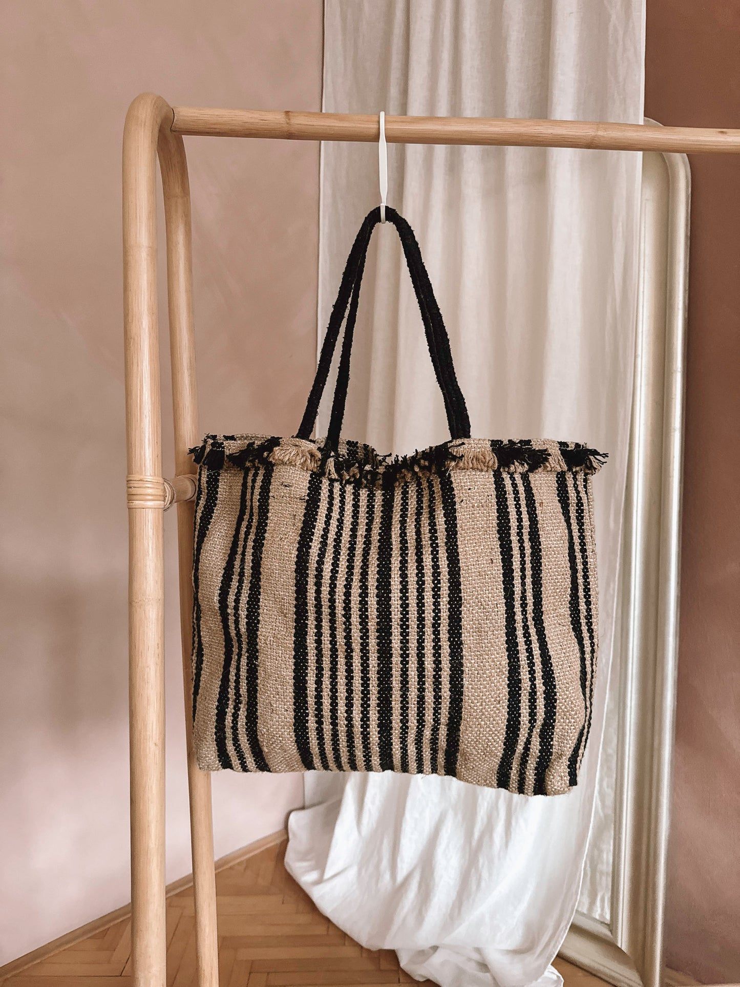 Handwoven striped bag - black