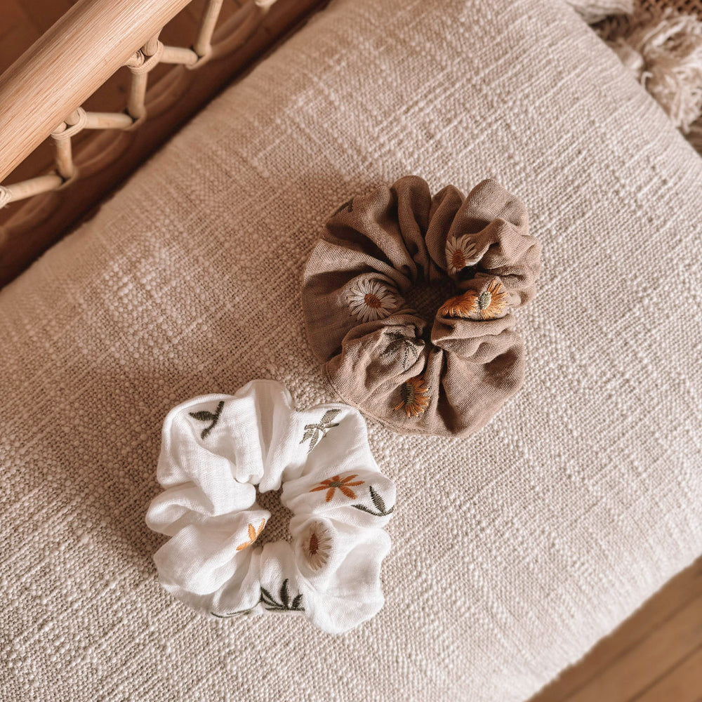 
                      
                        Scrunchie / spring floral embroidered muslin
                      
                    