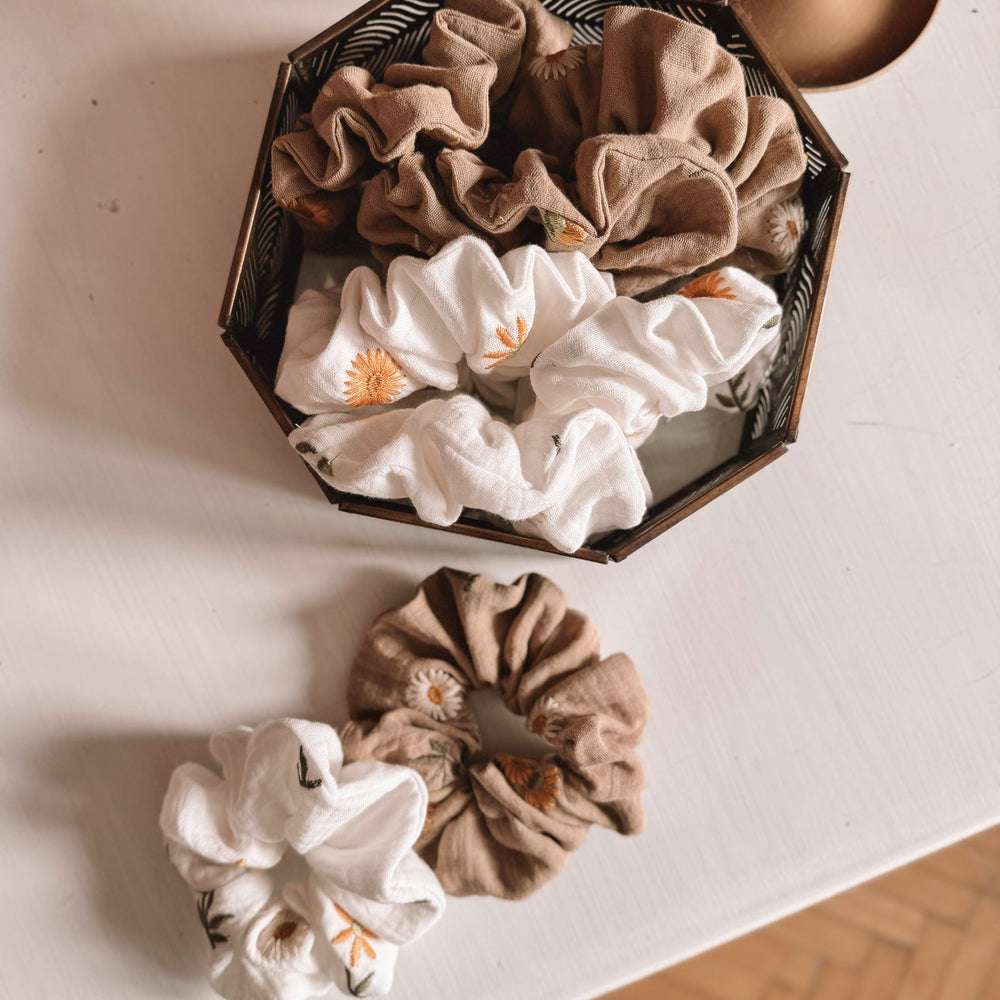 
                      
                        Scrunchie / spring floral embroidered muslin
                      
                    