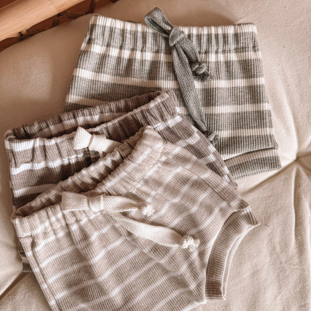 
                      
                        Baby boy shorts / stripes
                      
                    