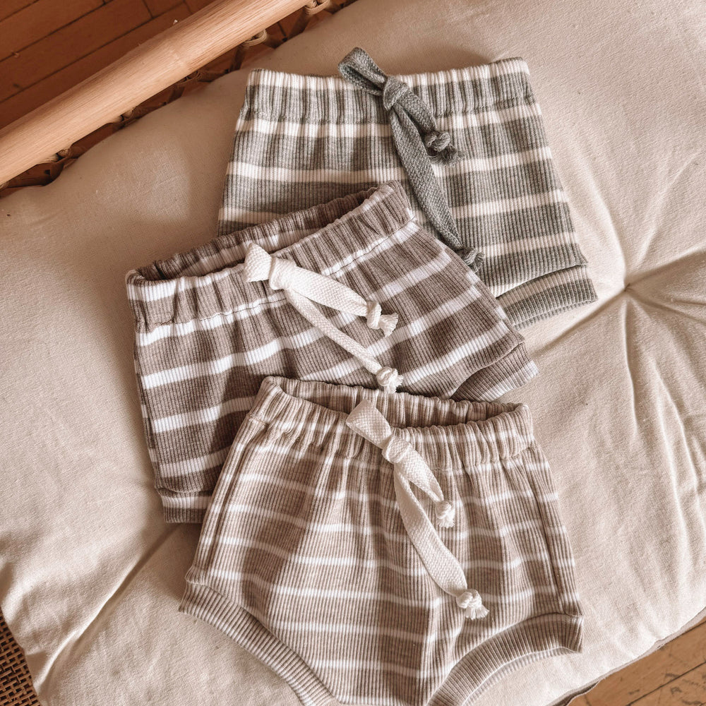 
                      
                        Baby boy shorts / stripes
                      
                    