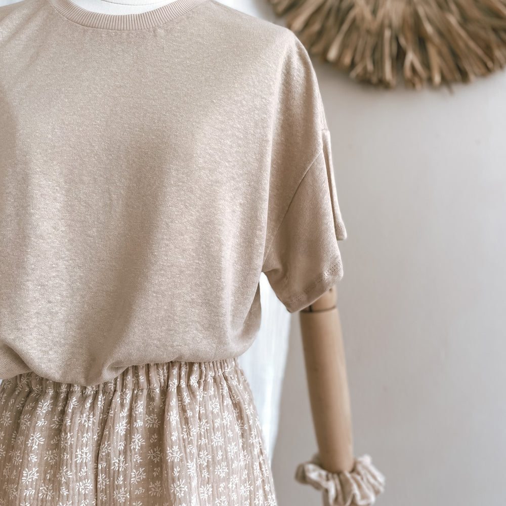 
                      
                        Muslin ruffle shorts / branches - beige
                      
                    