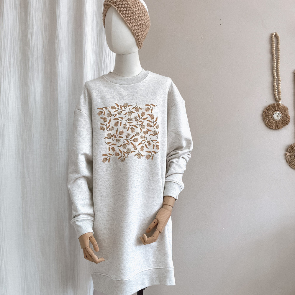 
                      
                        Oversized sweatshirt dress / Bell flowers / creamy grey
                      
                    