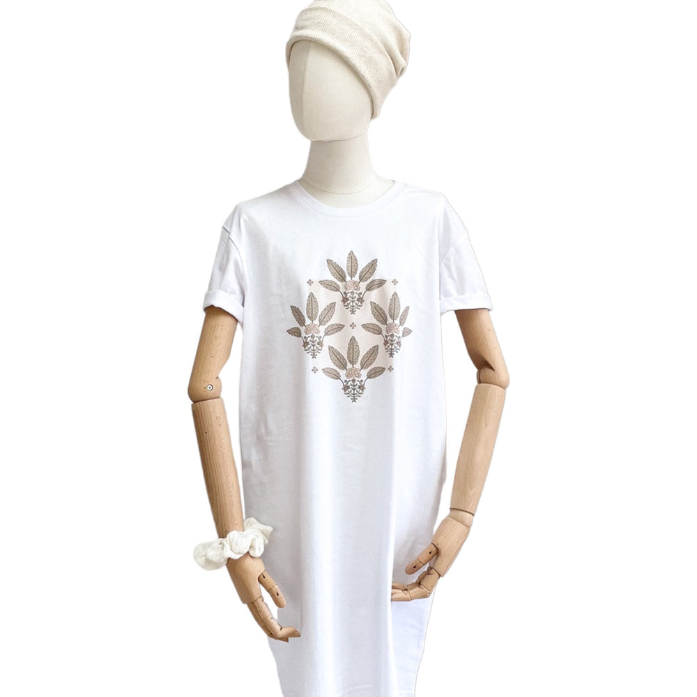 
                      
                        T-shirt dress / Girly palms / white
                      
                    