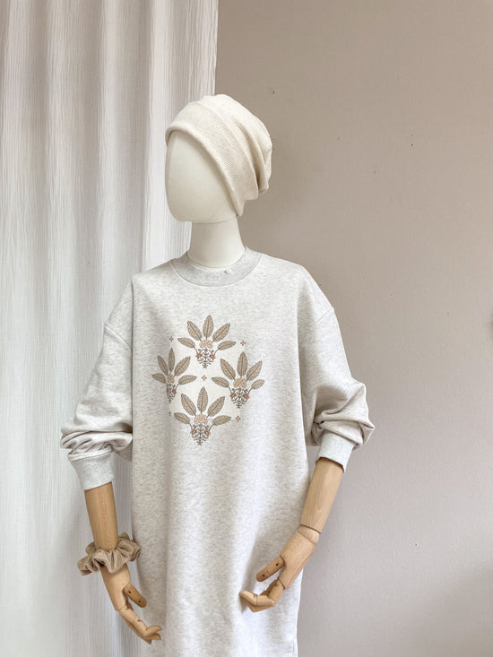 Oversized sweatshirt dress / Girly palms / creamy grey
