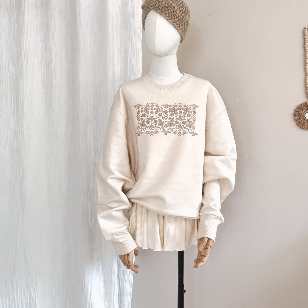 
                      
                        Oversized crewneck / Ecru Botanical Owls / ecru
                      
                    