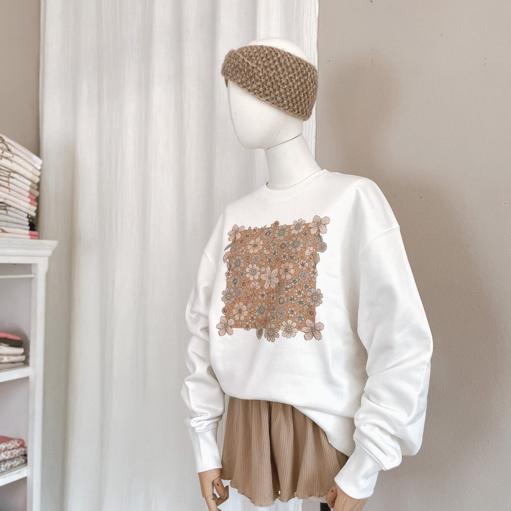 
                      
                        Oversized crewneck / Bold floral caramel / off white
                      
                    