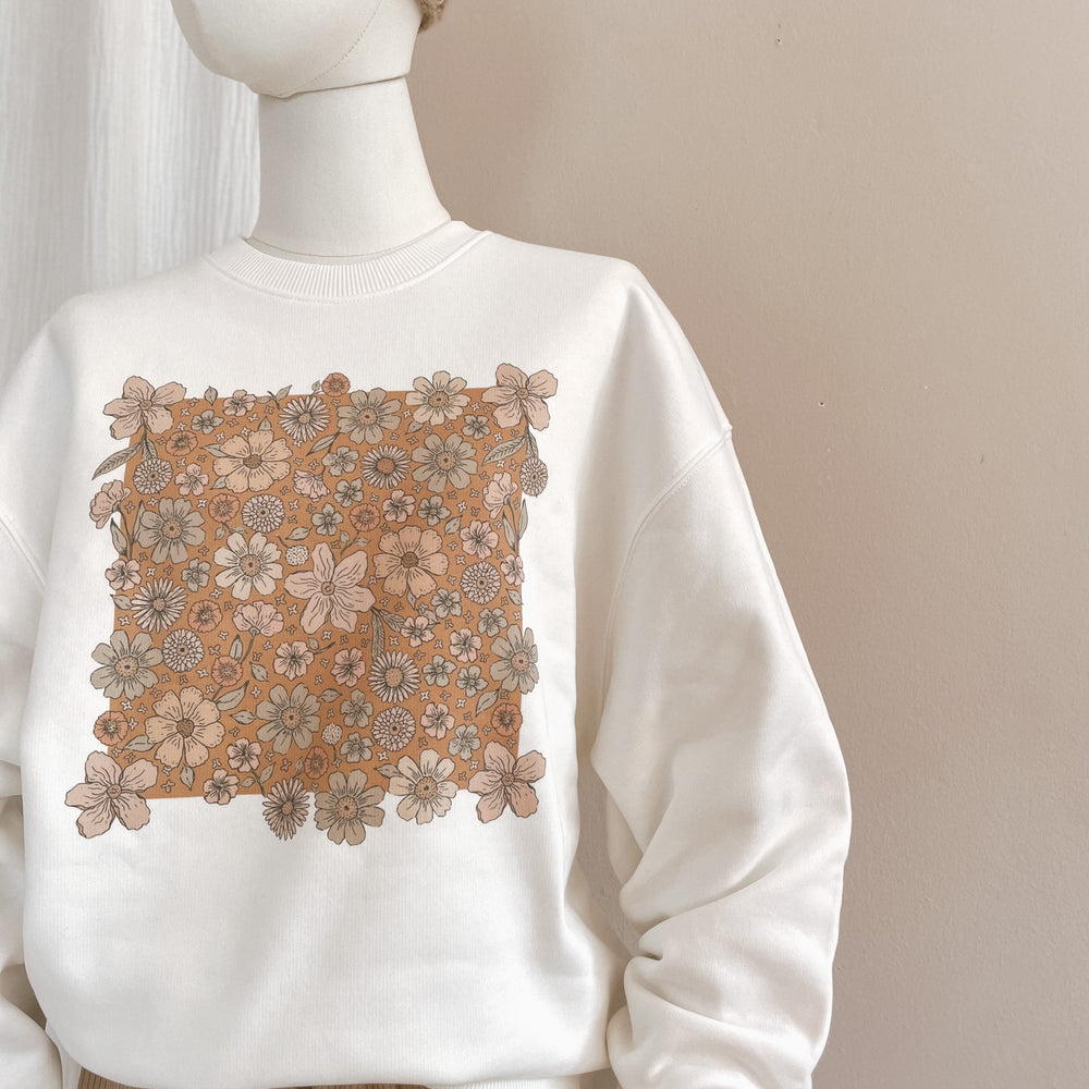 
                      
                        Oversized crewneck / Bold floral caramel / off white
                      
                    