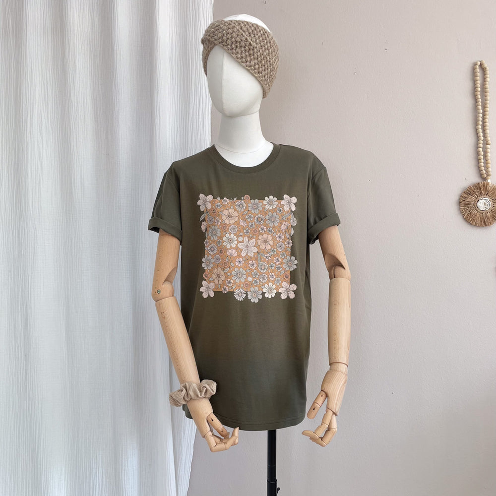 
                      
                        T-shirt / Bold floral caramel / rosemary
                      
                    