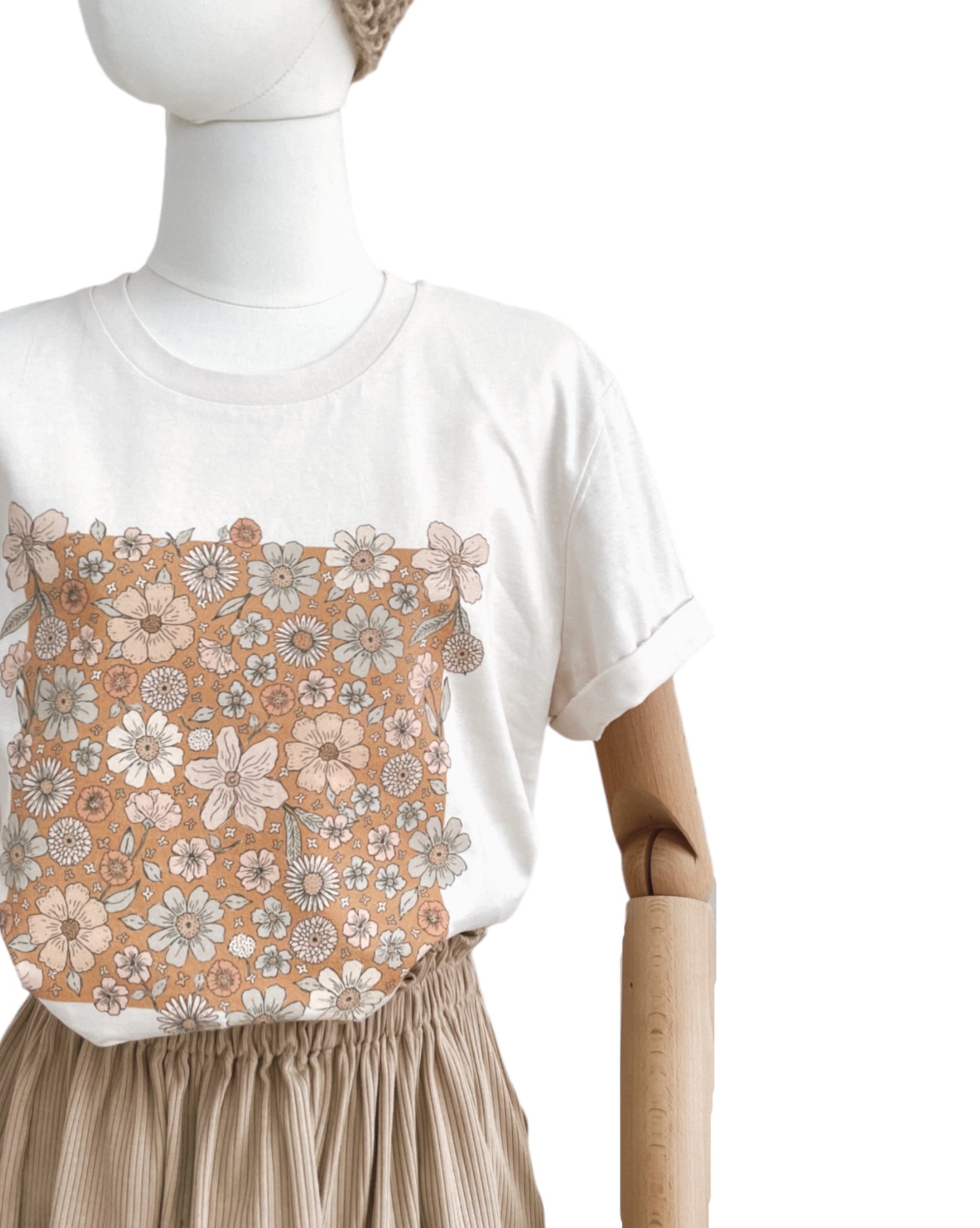 T-shirt / Bold floral caramel / vintage white