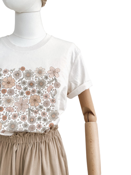 T-shirt / Bold floral ecru / vintage white