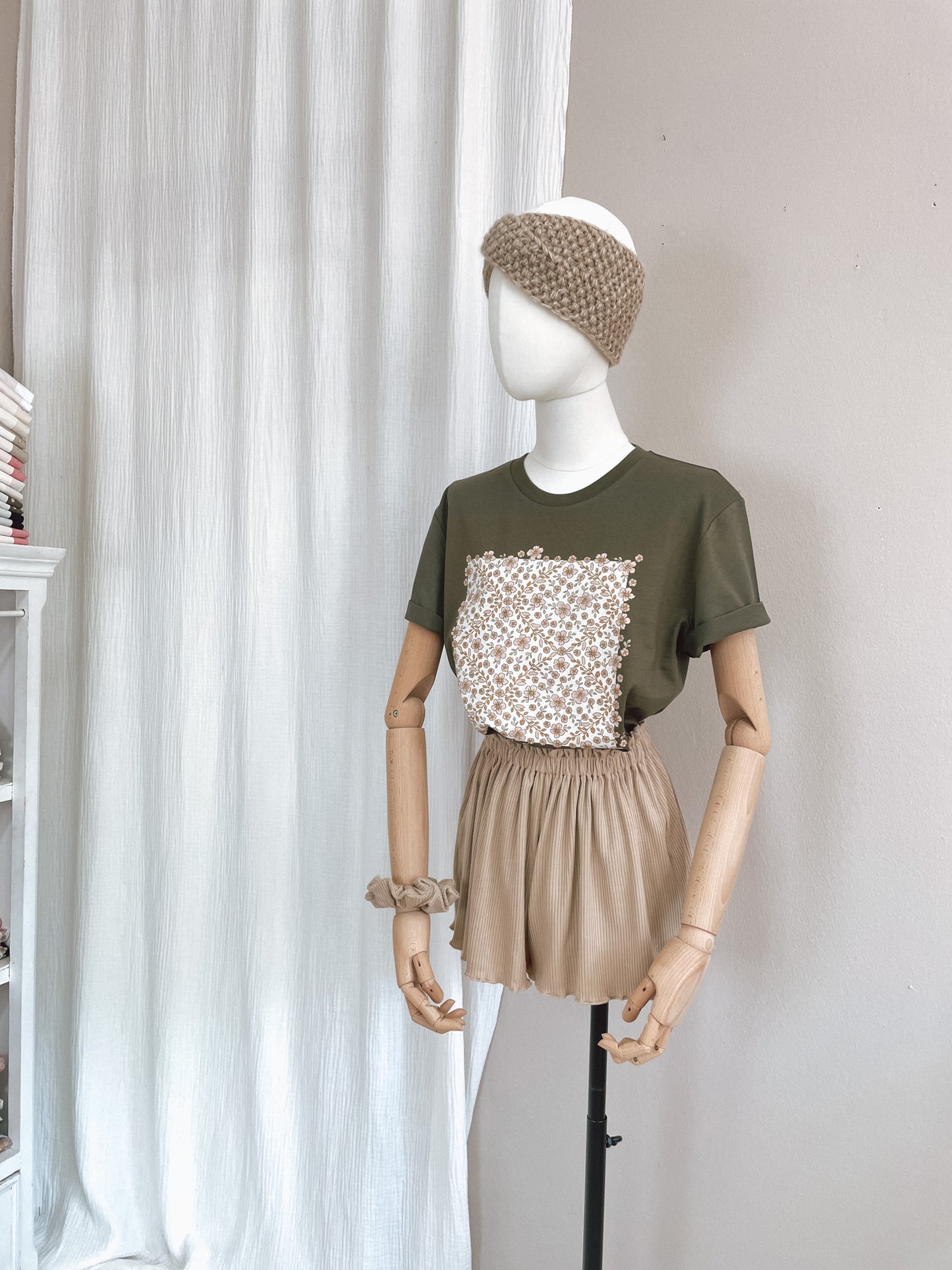 T-shirt / floral garland / rosemary